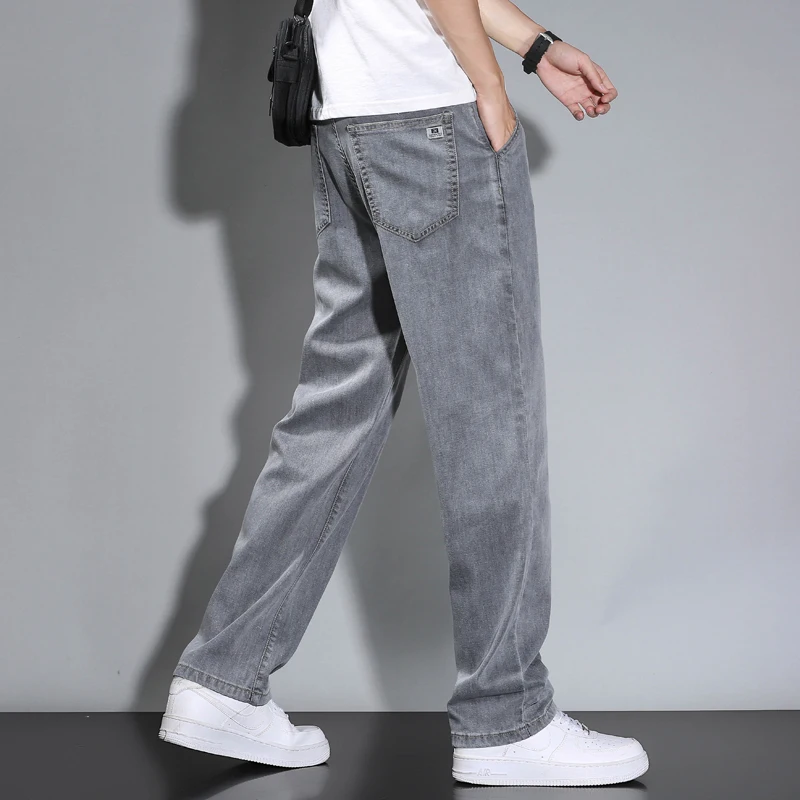 Летние Тонкие мужские прямые свободные серые джинсы Из мягкой ткани Lyocell, Светлые повседневные брюки, мужские брендовые брюки